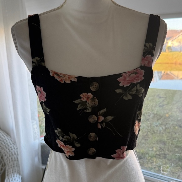 American Eagle Eagle black and rose floral crop top - Picture 2 of 16
